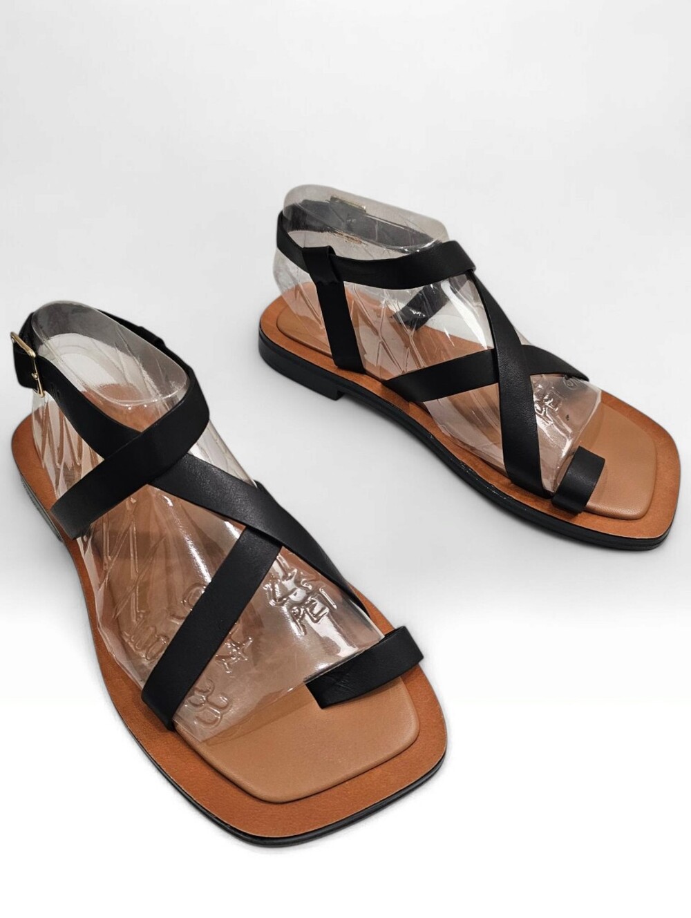 A. EMERY x Matteau Spargi Black Leather Strappy Toe Loop Flat Sandals 39/8